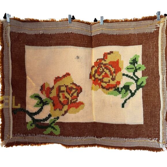 Vintage handmade latch hook rug wall hanging orange roses - Picture 2 of 4